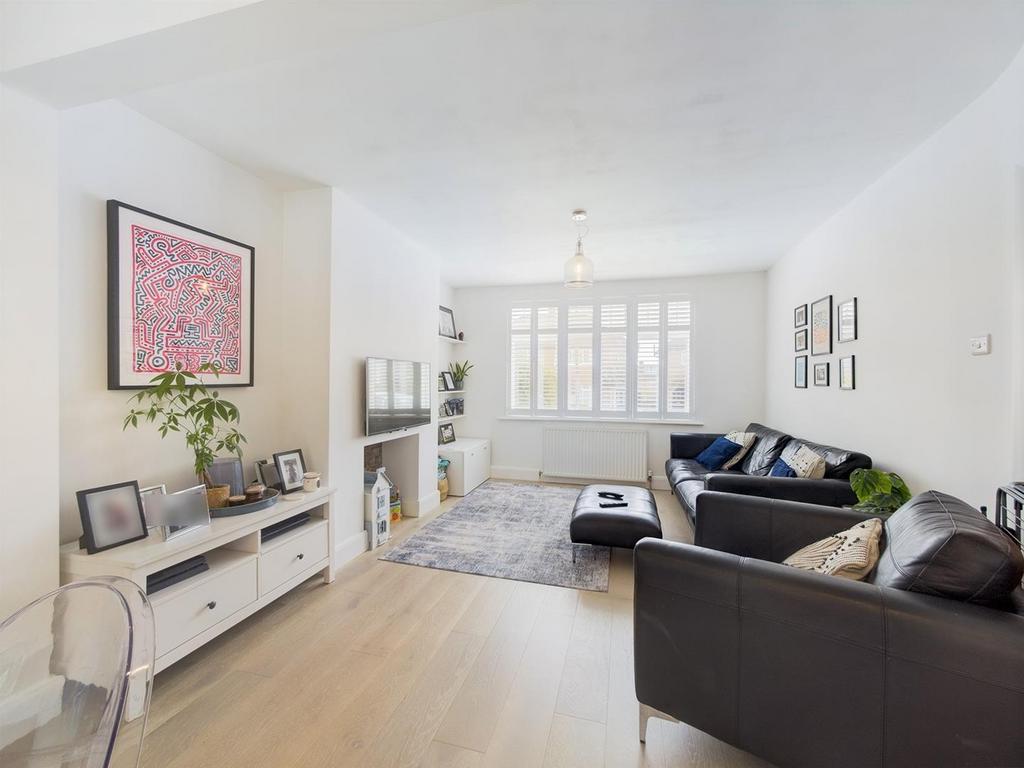 Melthorne Drive, Ruislip HA4 3 bed house for sale £650,000