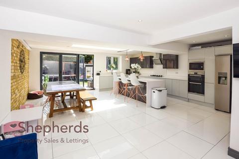 6 Mountview Road, Cheshunt, Waltham Cross, EN7 6RX