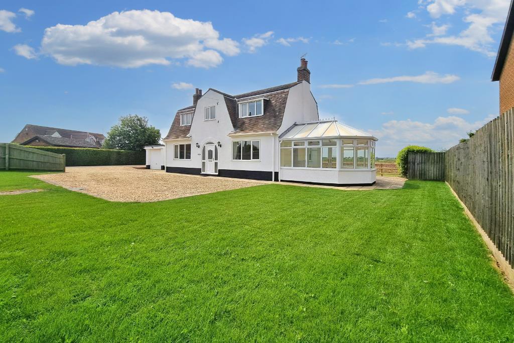 Roman Bank, Holbeach 3 bed detached house £305,000