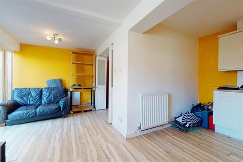85 Croft Road, Portland, DT5 2EP