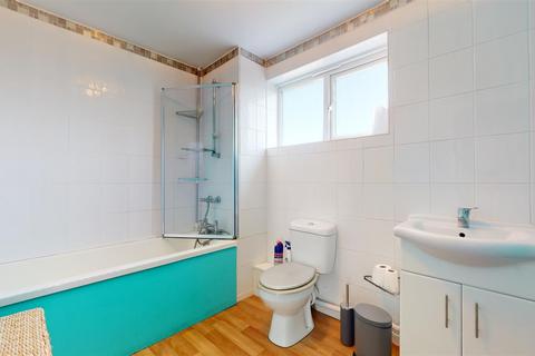 85 Croft Road, Portland, DT5 2EP