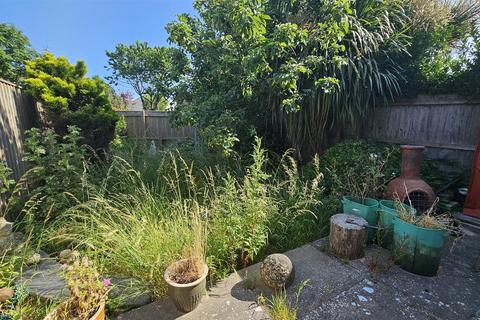 85 Croft Road, Portland, DT5 2EP