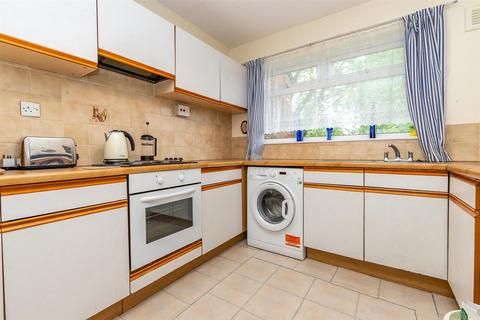 3 Beechfield Close, Sale, M33 4EH