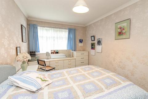 3 Beechfield Close, Sale, M33 4EH