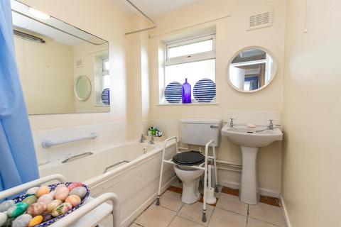 3 Beechfield Close, Sale, M33 4EH