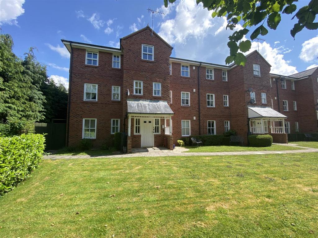 Trent Close, Stone 2 bed apartment £795 pcm (£183 pw)
