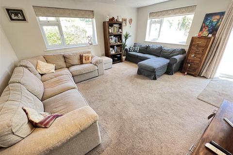 14 Deeside, Heswall, Wirral, CH60 9LB