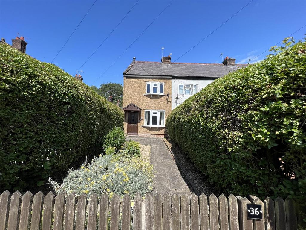 Oaklands Drive, Heswall, Wirral 2 bed cottage for sale £200,000