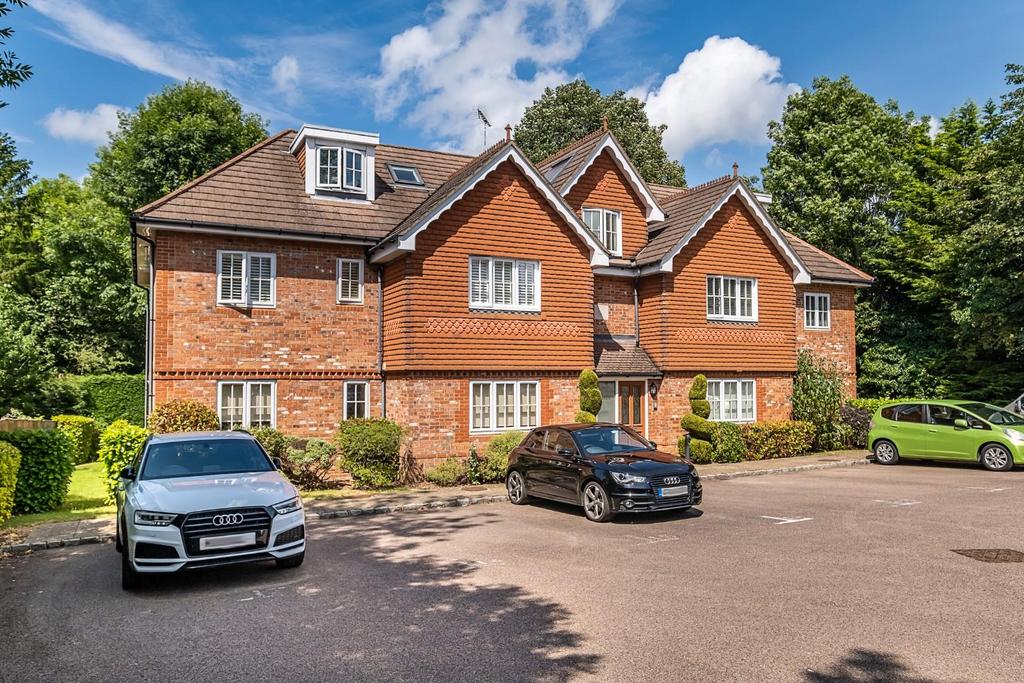 Highdown Close, Banstead 2 bed flat for sale £355,000