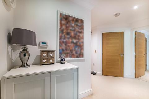 15 Highdown Close, Banstead, SM7 1AS