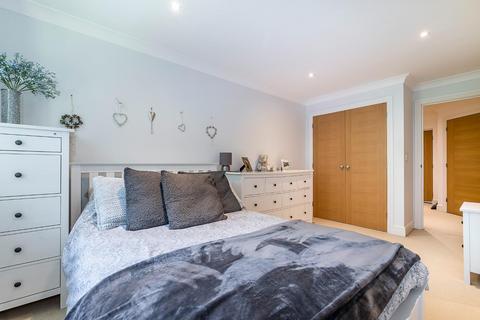 15 Highdown Close, Banstead, SM7 1AS