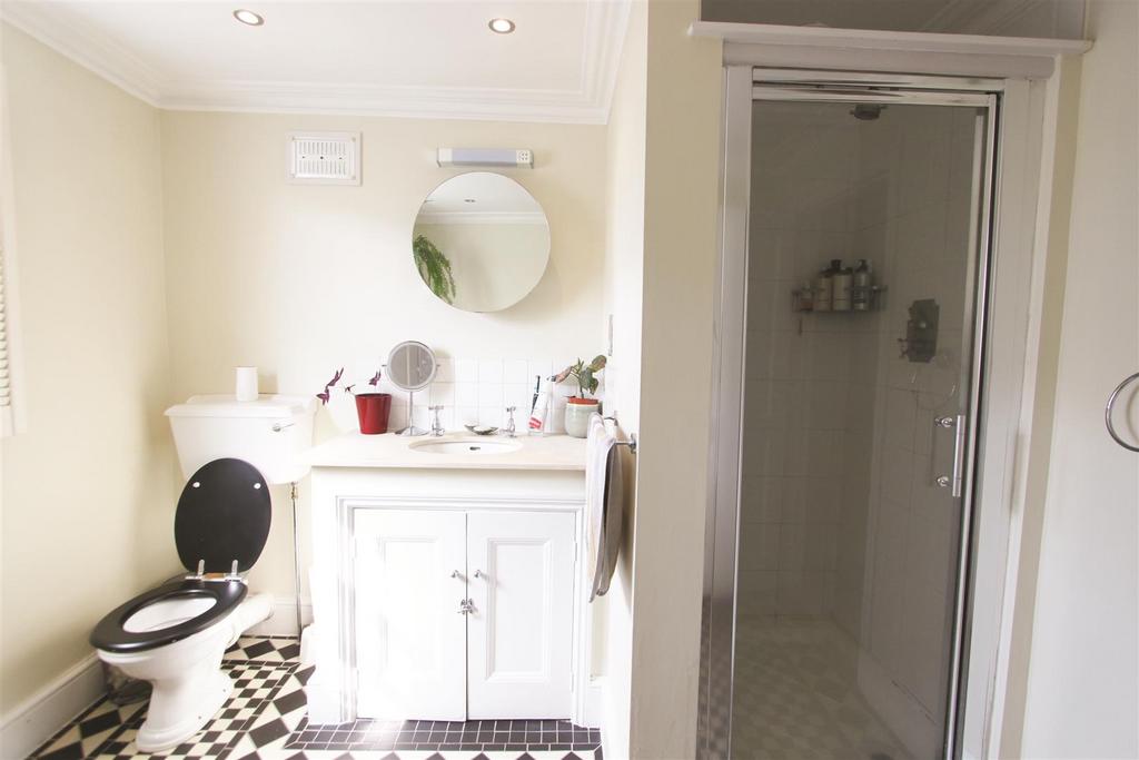 Bathroom - 3.jpg