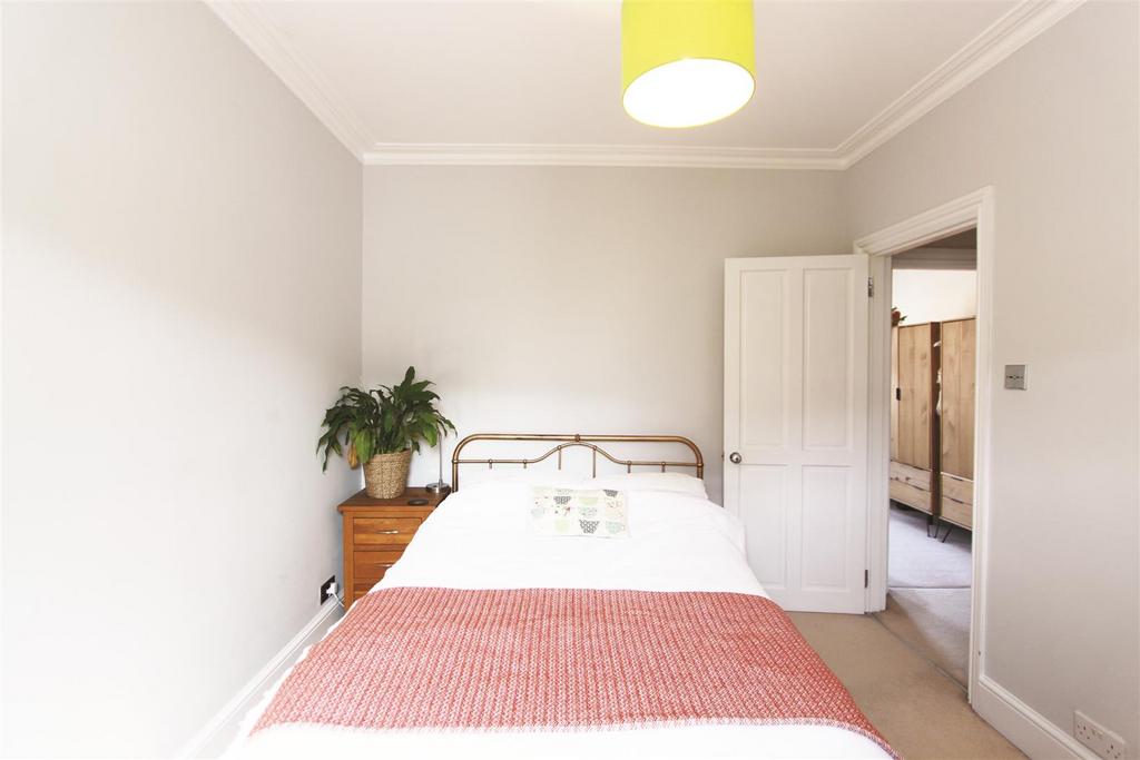 Second bedroon - 1.jpg