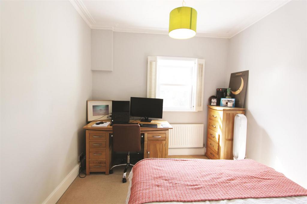 Second bedroon - 2.jpg