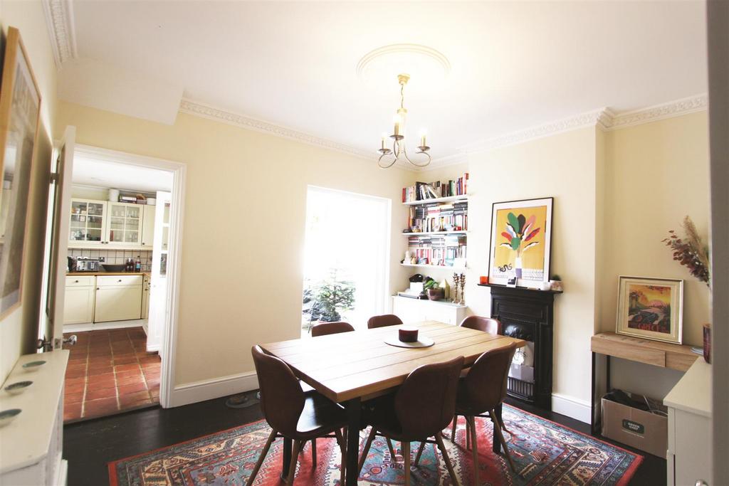 Dining room - 1.jpg