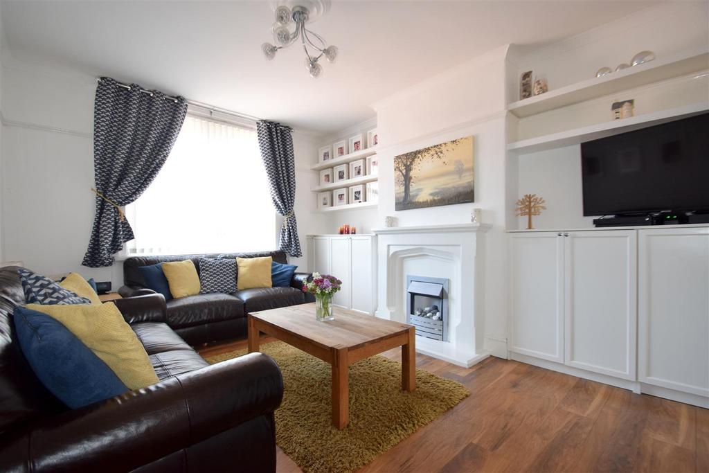 Ewenny Road, Bridgend, Bridgend County Borough, CF31 3LD 3 bed semi