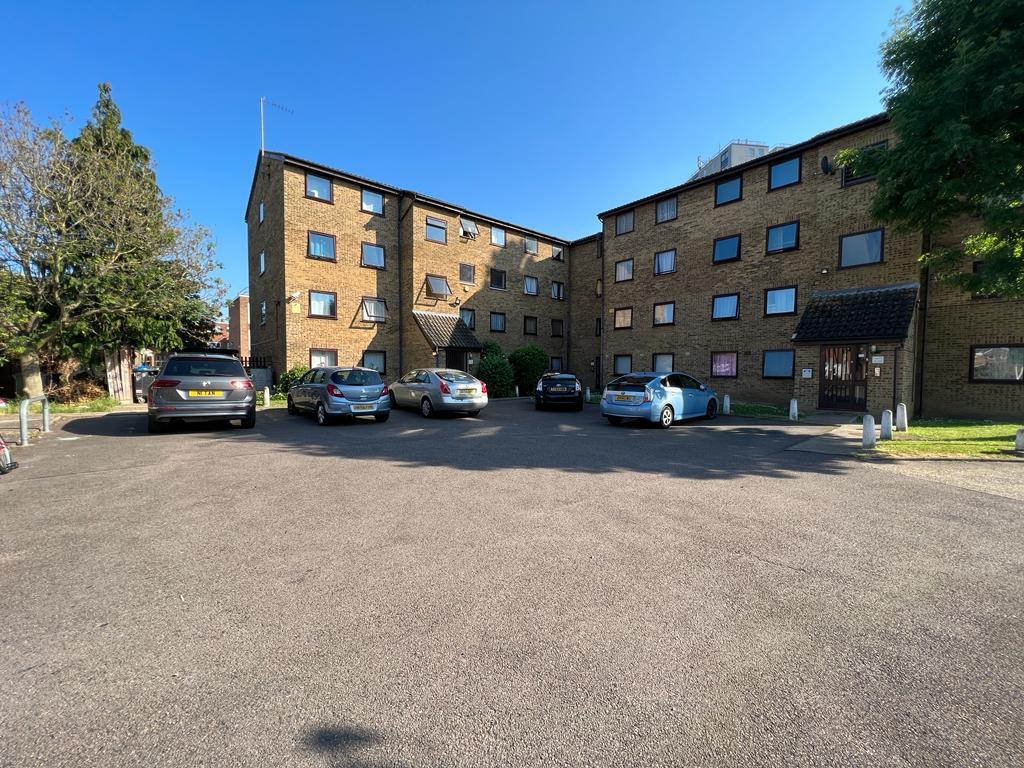 Gurney Close, Barking 2 bed flat for sale £250,000
