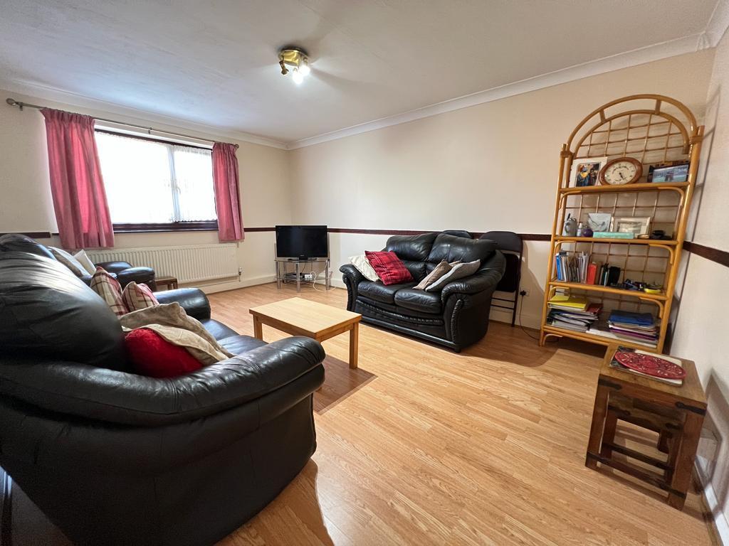 Gurney Close, Barking 2 bed flat for sale £250,000