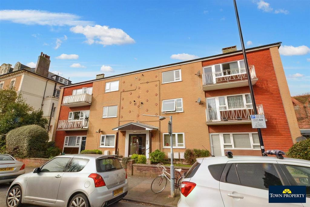 Spencer Road, Eastbourne 2 bed flat for sale £224,950
