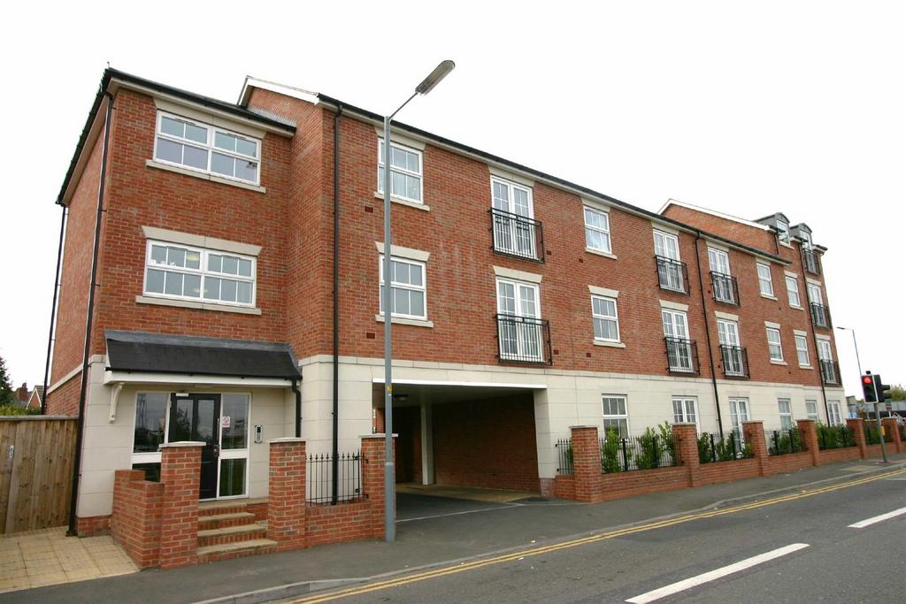 Broadwell Road, Oldbury 2 bed apartment £765 pcm (£177 pw)