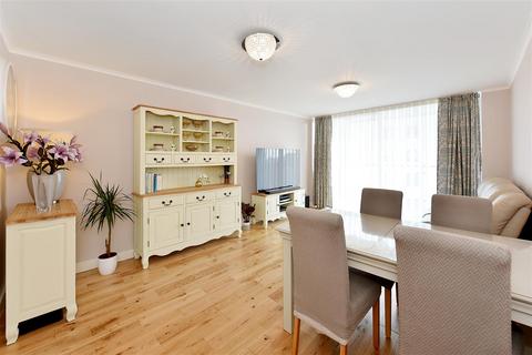2 bedroom apartment for sale, Berglen Court, Limehouse, E14