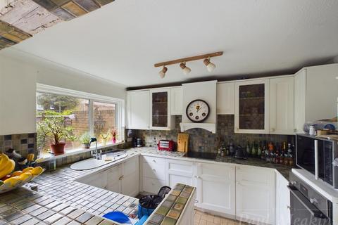 16 Crofters Mead, Croydon, CR0 9HS