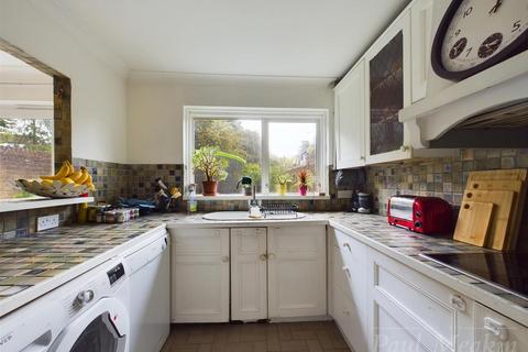 16 Crofters Mead, Croydon, CR0 9HS