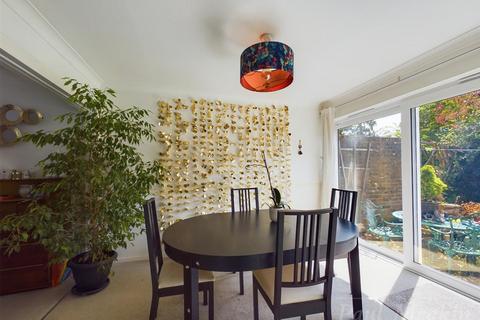 16 Crofters Mead, Croydon, CR0 9HS