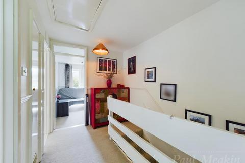 16 Crofters Mead, Croydon, CR0 9HS