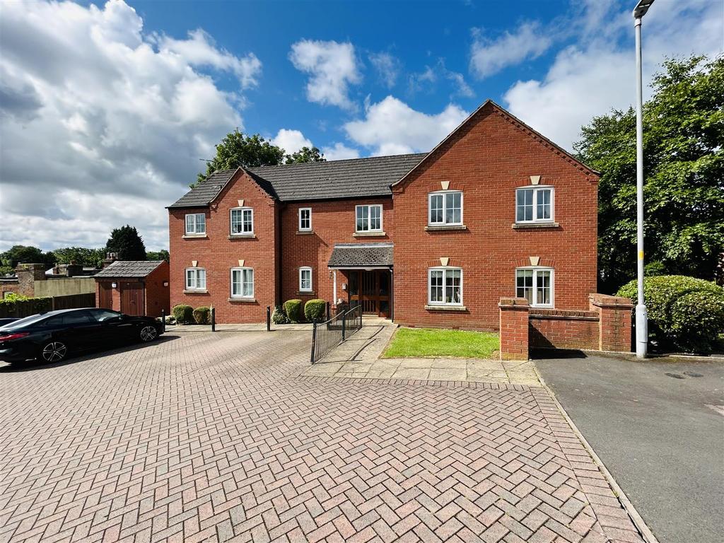 32 Alameda Gardens, Tettenhall 2 bed apartment to rent £850 pcm (£196 pw)