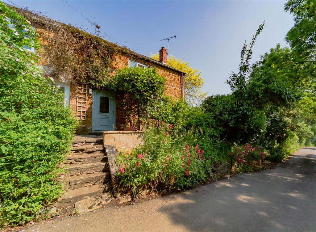 Glaston Road, Bisbrooke, Rutland 2 bed cottage for sale £250,000