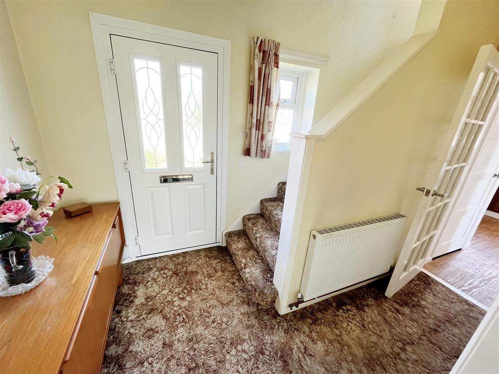 The Crescent, Stanley Common, Ilkeston 3 bed semidetached house for