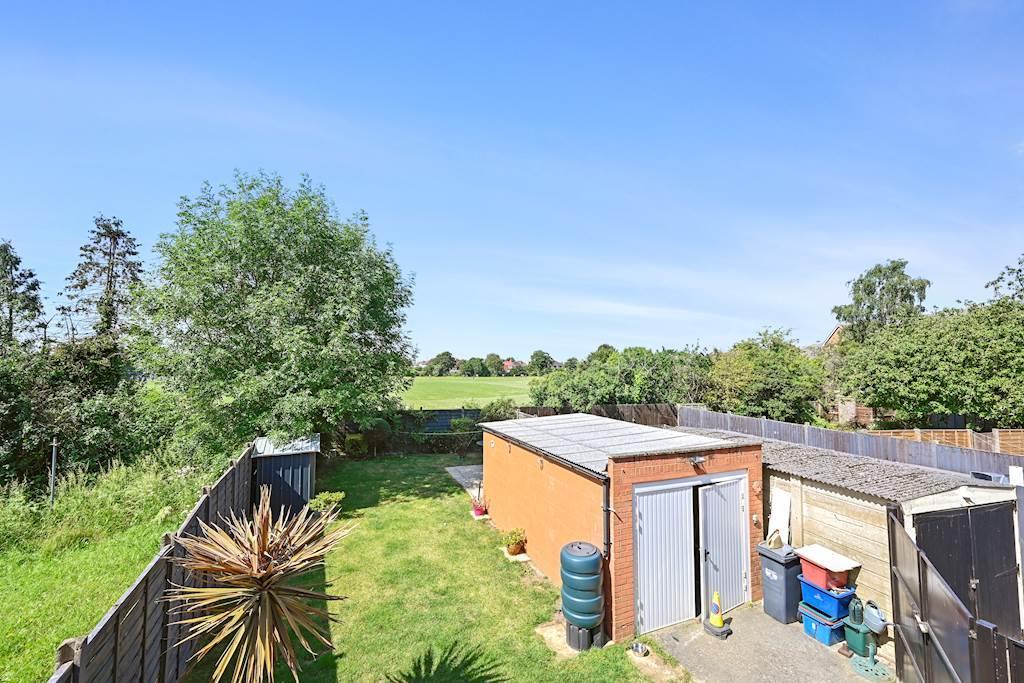 Garden view Cassiobury Avenue.JPG