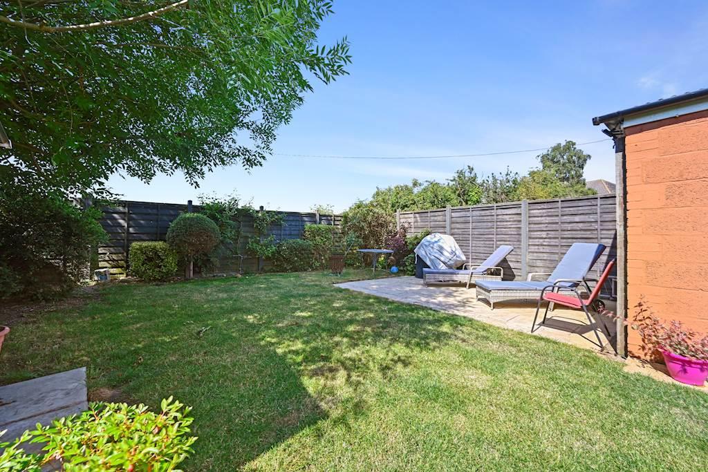 Garden Cassiobury Avenue.JPG