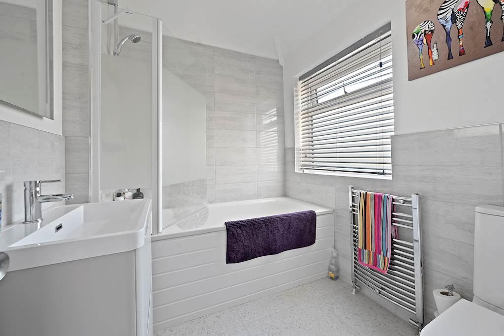 Bathroom Cassiobury Avenue.JPG