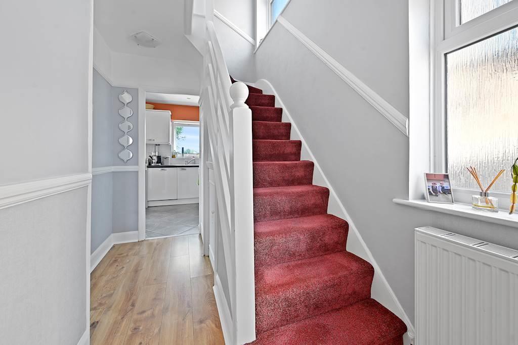 Hallway Cassiobury Avenue.JPG