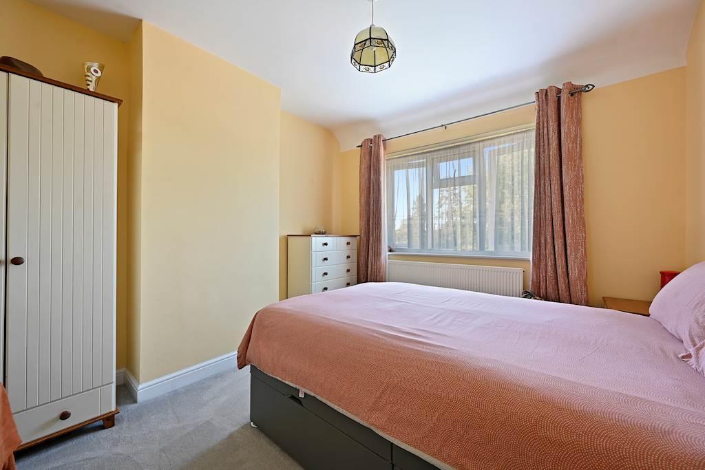 Bdedroom 2 Cassiobury Avenue.JPG