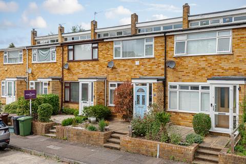 4 Dirdene Close, Epsom, KT17 4AY