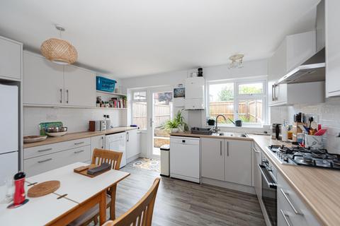 4 Dirdene Close, Epsom, KT17 4AY