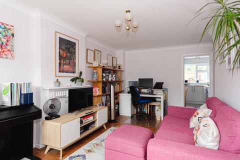 4 Dirdene Close, Epsom, KT17 4AY