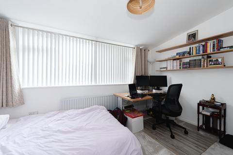 4 Dirdene Close, Epsom, KT17 4AY