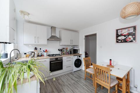 4 Dirdene Close, Epsom, KT17 4AY