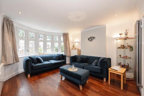 111 Hookfield, Epsom, KT19 8JH