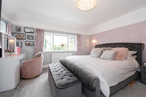 111 Hookfield, Epsom, KT19 8JH