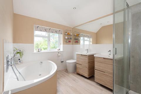 111 Hookfield, Epsom, KT19 8JH