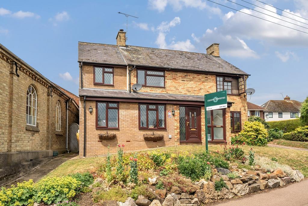 Station Road, Lower Stondon, SG16 3 bed semidetached house £375,000