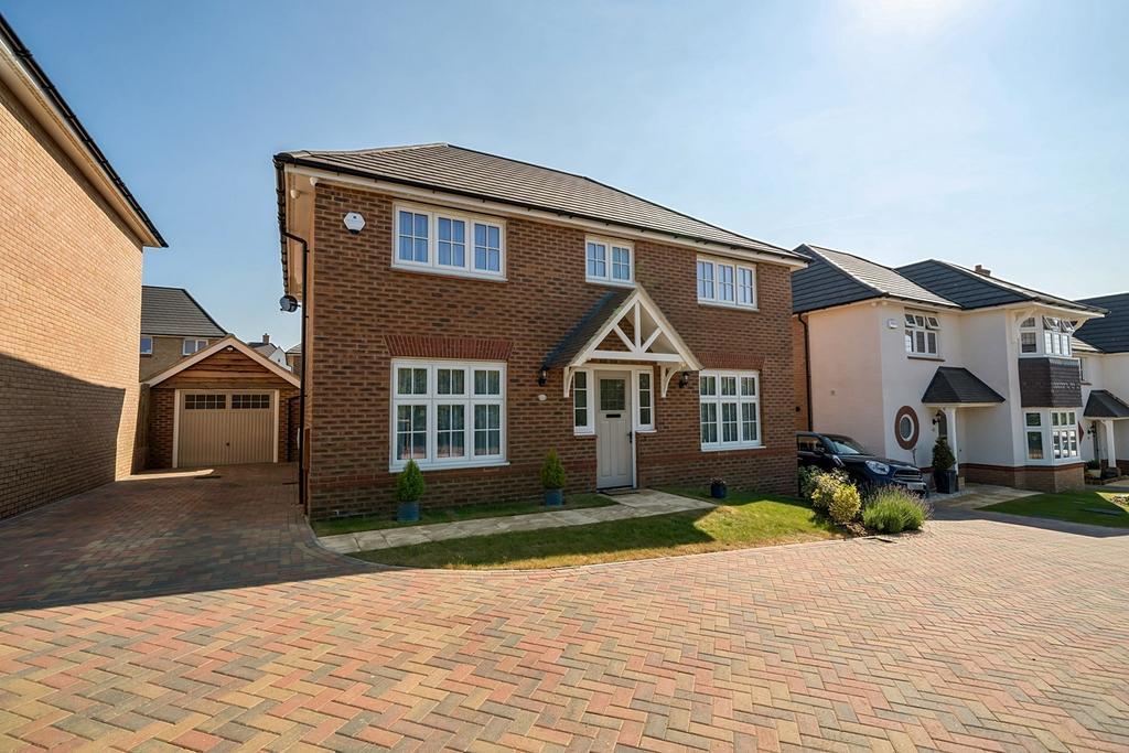Odell Way, Shefford, SG17 4 bed detached house for sale £575,000