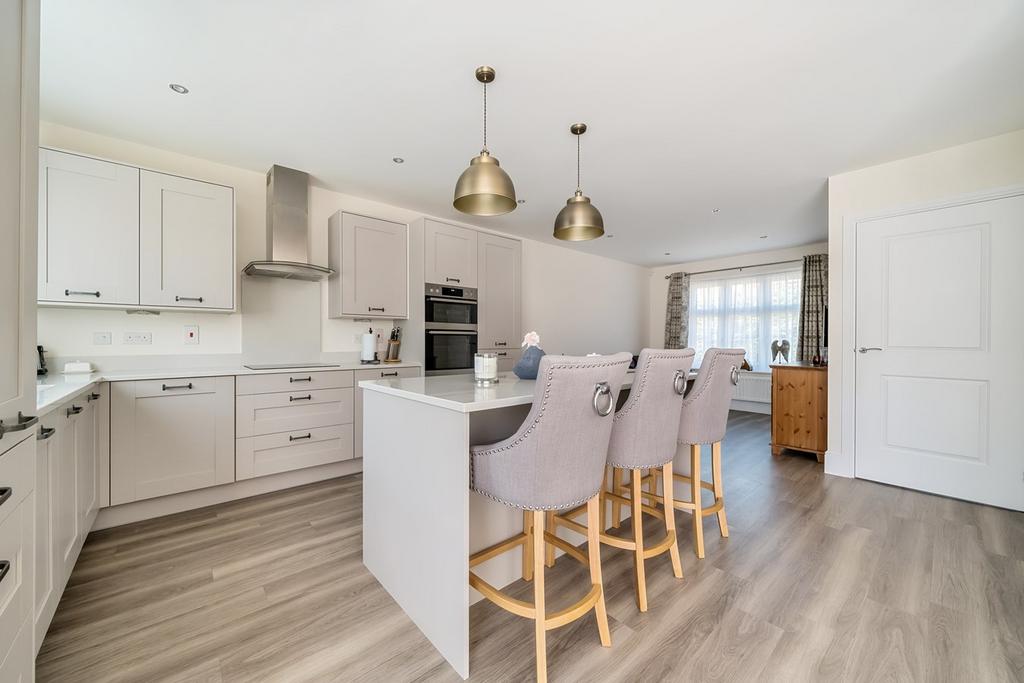 Odell Way, Shefford, SG17 4 bed detached house for sale £575,000