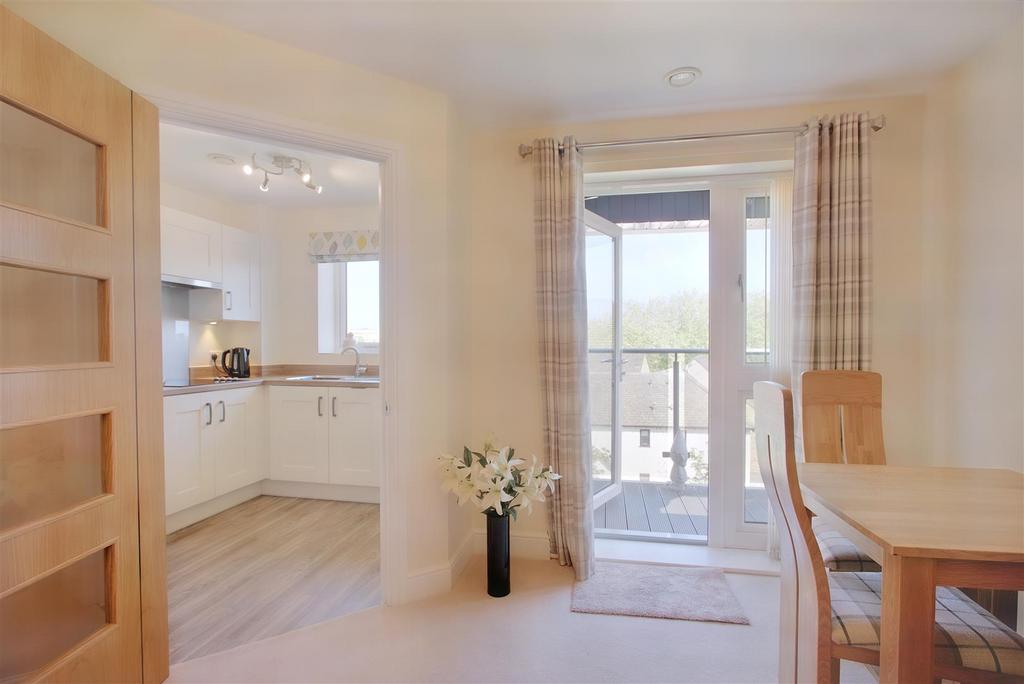 8553777-interior08.JPG