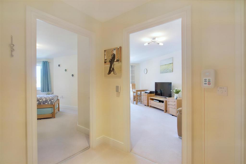 8553777-interior10.JPG